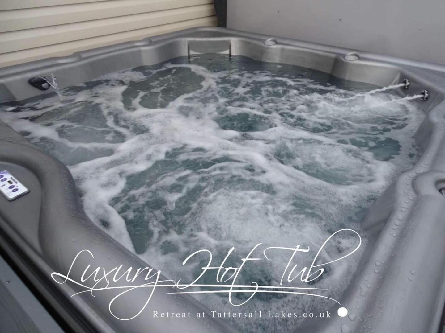 Вилла Luxury Hot Tub Retreat Таттершолл Экстерьер фото